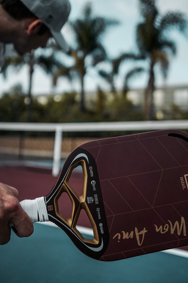 Mintsport_'s tweet photo. Some paddles look good. Some paddles perform.

This one does both. ✨

Engineered for players who want confidence in every shot and designed to turn heads while doing it. From the first serve to match point, it’s built to help you play your best game.

Power. Precision. Performance.