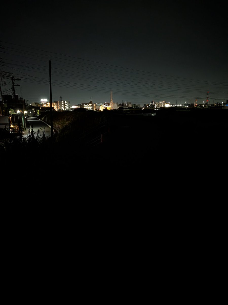 210_on's tweet photo. 夜景モードオフにするとこんなんだからなあ
今どこ歩いてるのか分からんくなるね https://t.co/lWObSe84HS