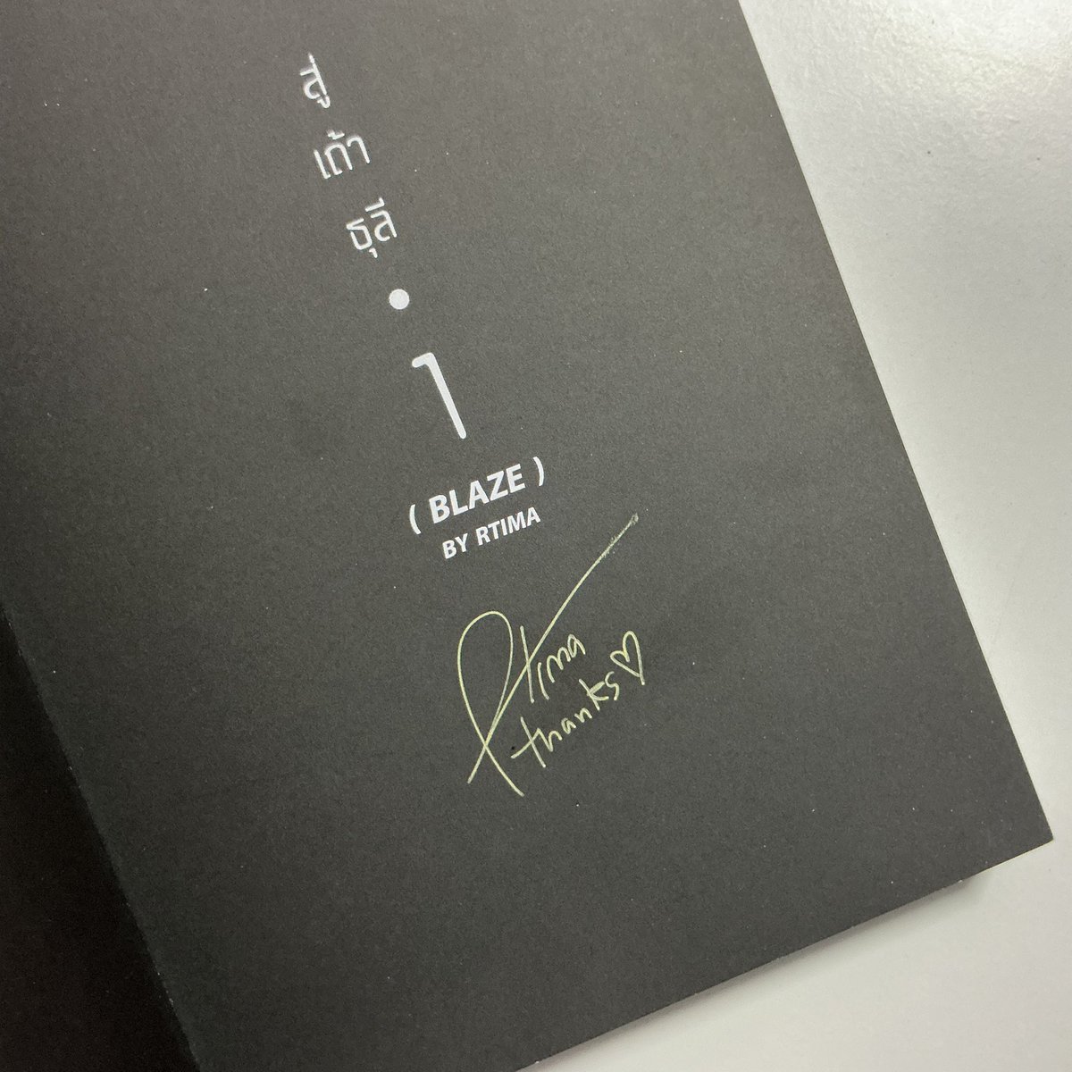 ipan_p02's tweet photo. WTS | ส่งต่อ ( พร้อมส่ง📍)

#สู่เถ้าธุลี เล่ม 1 ( มีลายเซ็นนักเขียน )

250.- ⭐️

📮 ส่งฟรี 

#ตลาดนัดมังงะ #ส่งต่อหนังสือ #ส่งต่อมังงะมือสอง #มังงะมือสอง #มังงะมือสองสภาพดี #หนังสือมือสอง https://t.co/EuDgDCTH6Q