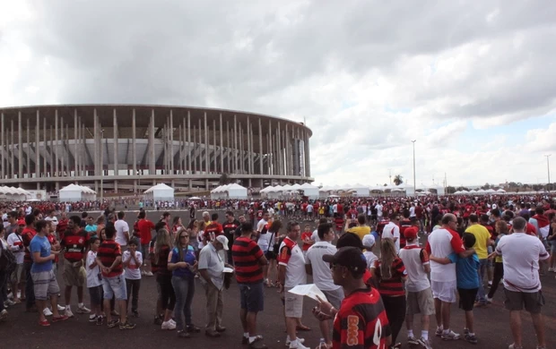 PCO29's tweet photo. Sâmia Bomfim quer proibir de ir ao estádio quem não paga pensão

Rui Costa Pimenta, pré-candidato à presidência da República, comenta na Análise de 3ª, na Rádio Causa Operária:

“A esquerda brasileira está contribuindo para criar uma sociedade de vigilância total, punição total, tudo em nome do ‘bem’: proteger a mulher, fazer o cidadão pagar a pensão alimentícia."

"Na realidade, o que acontece é que a população pobre vai sendo completamente esmagada pela engrenagem estatal. 

E se o cidadão não pagou a pensão alimentícia, não vai ser a proibição de ele ir ao estádio que vai fazer com que ele pague.”