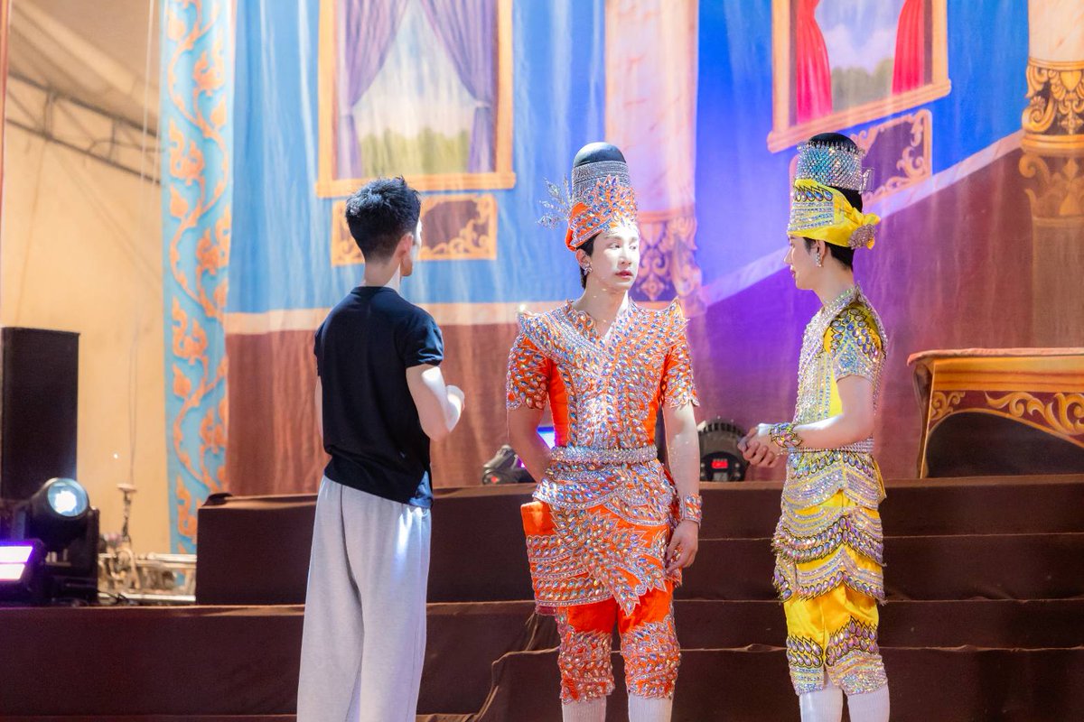 Entup2date's tweet photo. “เพชรประกายซีรีส์” ส่งท้ายสุดประทับใจ
แบงค์ -โมบาย เสิร์ฟเซอร์ไพรส์สุดพิเศษ
ชวนลิเกตัวจริงร่วมสร้างสีสัน พาผู้ชมกลับสู่มนตร์ลิเกอย่างแท้จริง

https://t.co/VYblxVyXEY

#เพชรประกายซีรีส์
#BLINGBLINGTHESERIES
#COPYABANGKOK https://t.co/AS9F4qqr7y