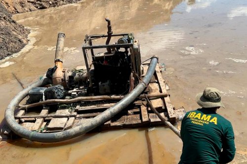 MPF_PGR's tweet photo. Junho Ambiental: MPF pede ao Congresso proibição total do mercúrio na mineração de ouro no Brasil

➡️ Leia a matéria: https://t.co/278oEdRcFN https://t.co/LRp6sOOj2s