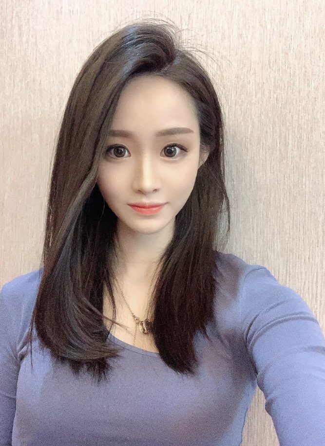 liuliu031's tweet photo. 迷人的大眼睛，看着就很舒服了😘😘
   v：liuliu03122 https://t.co/lG4ph8OTLG