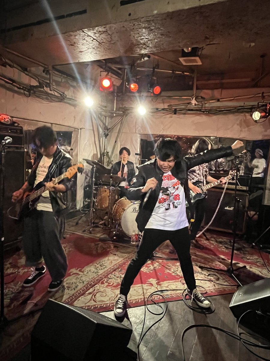 Cb99pKj's tweet photo. ほんこちでした😎JUNK HEARTSさん見に行ってきました✊🏻😆✨✨まじカッケー！ロックだぜ‼️わたるさんに言おうとしてたこと緊張してぶっとんでオタついてしまい、まっっったく上手く喋れやんくて滅🥹💦今日のイベントはまじぶっ飛んでて面白かったー🤣✨✨ https://t.co/278dOkpS0a