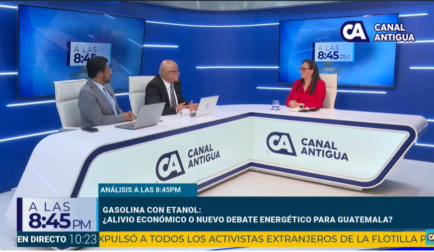 acrguate's tweet photo. 🚗🌱¿Sabías que la mezcla E10 (10% etanol y 90% gasolina) se usa en + de 60 países?
✔️ Compatible con la mayoría de vehículos
✔️ Menos emisiones y mas info:
🎥 Entrevista de la Ing. Aida Lorenzo:
 https://t.co/nDt7jOJoun
#Guatemalaetanol  #GasolinaE10 https://t.co/LlZjJLB3Lx
