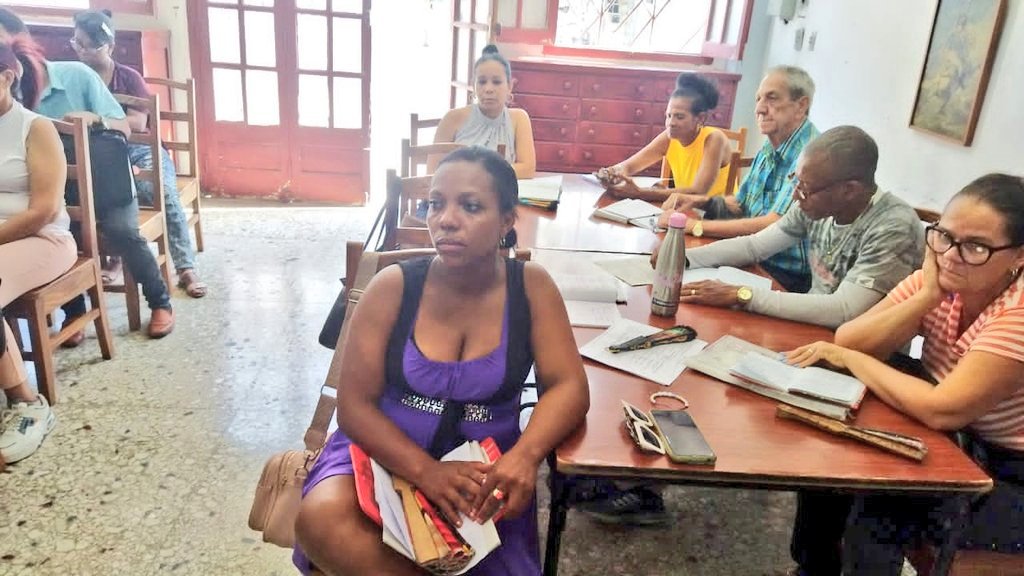 CubaDme's tweet photo. Consejo de Dirección en @CubaDme  dirigido por la  Directora General @LuzHernnde85193, con el acompañamiento del Viceintendente del CAM y el Director General de @Educa_Gtmo,  @romero_tam56484  donde se evalúa el  cierre del curso escolar  y otras tareas de impacto.@CubaMined https://t.co/BrPYfRSQRf