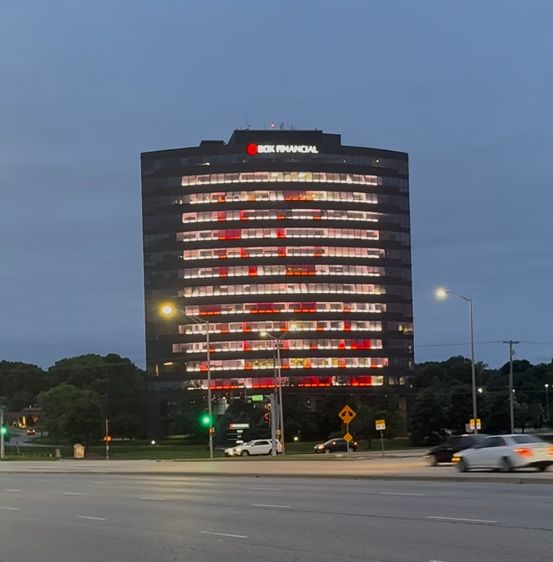 kcchamberMEMBER's tweet photo. As anticipation builds for the first-ever FIFA World Cup match in Kansas City, @BOKFinancial is proud to introduce a bold, skyline-defining symbol of excitement and unity: a World Cup Countdown displayed atop the iconic BOK Financial Tower.

Read more: https://t.co/SrKrOc58kk https://t.co/SVmEdhGepJ