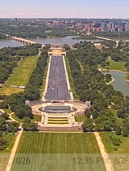 jamiedupree's tweet photo. Looks like the Reflecting Pool paint job is just about finished https://t.co/TPLGXsfrYK