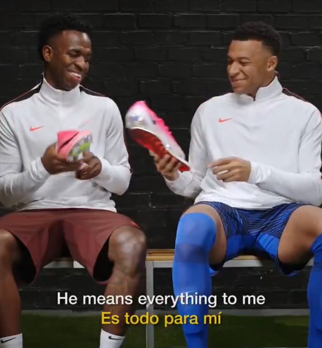 theMadridZone's tweet photo. 🗣️ Vinícius: “Kylian is EVERYTHING to me. I've always spoken out for him to come to Real Madrid and playing with him is incredible for me.”

🗣️ Kylian Mbappé: “What I like most about Vinícius Jr. is EVERYTHING, I always want to play with the best and Vini is the BEST." https://t.co/Hen2GW3jz2
