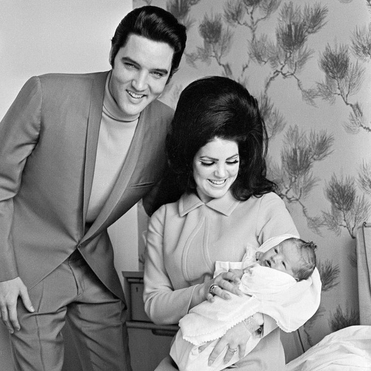 lmpsource's tweet photo. 📸| Five days old Lisa Marie Presley with her parents, 1968 https://t.co/10ehHpBjpc