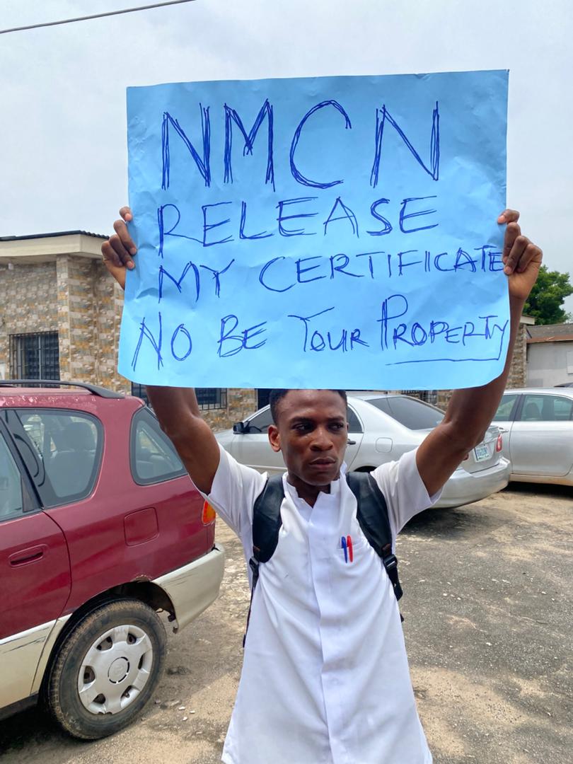 aluta_nurse's tweet photo. A glimpse of nurses standing together in peaceful advocacy for justice, professionalism, and the timely release of NMCN certificates.
Unity remains our greatest strength.
#ReleaseOurCertificates #NigerianNurses https://t.co/zisJ2oy1z5