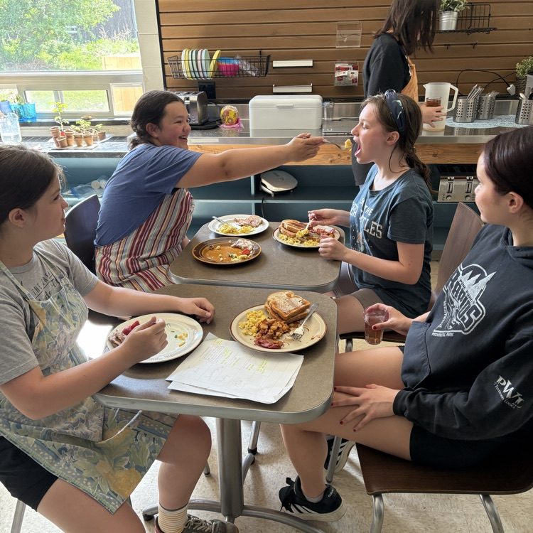 WhiteshellSD's tweet photo. Brunch with the Grade 8 Foods class this morning. 
Scrambled eggs topped with green onions, hashbrowns, bacon, strawberry banana pancakes and a slice of tomato 👩‍🍳 https://t.co/7ZBbKTHu27