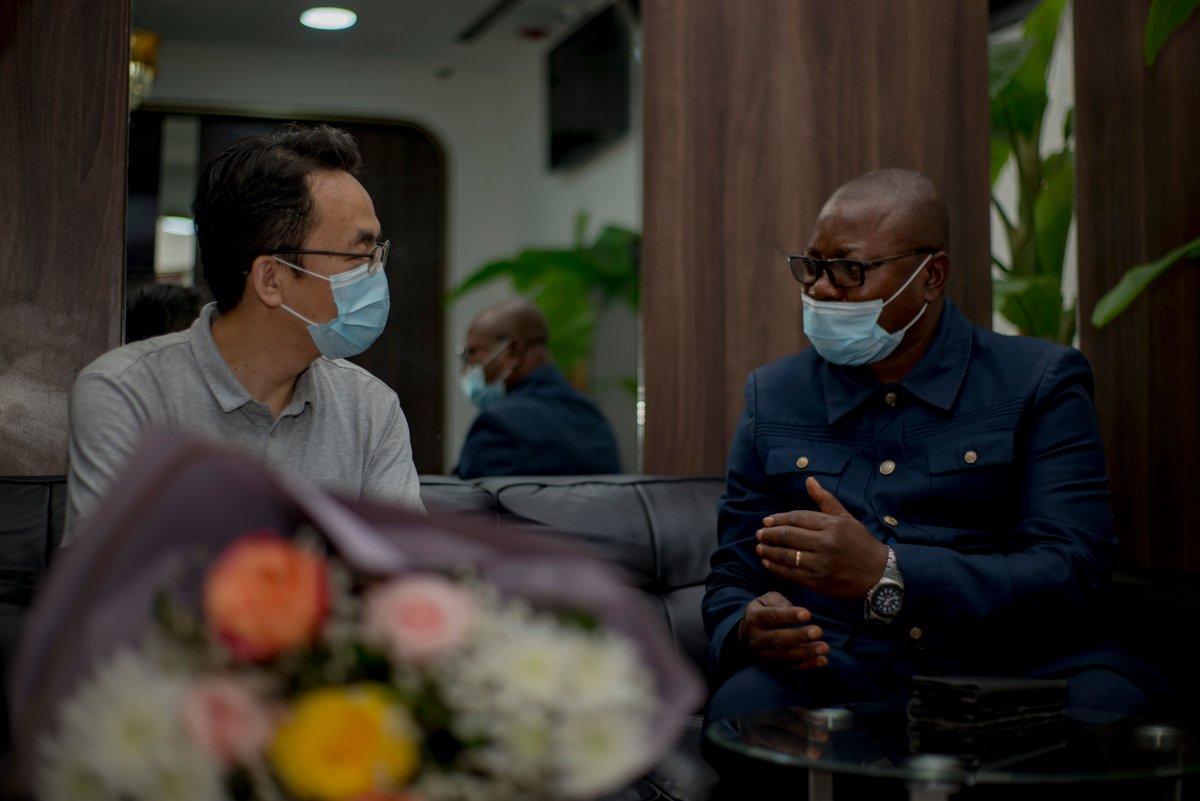ChinaDaily's tweet photo. A Chinese medical team arrived in Kinshasa, the capital of the Democratic Republic of Congo, on Tuesday for a three-month mission to support the Central African country's response to an Ebola outbreak. https://t.co/9mNyfmyLbD https://t.co/TJsxD8Py9O