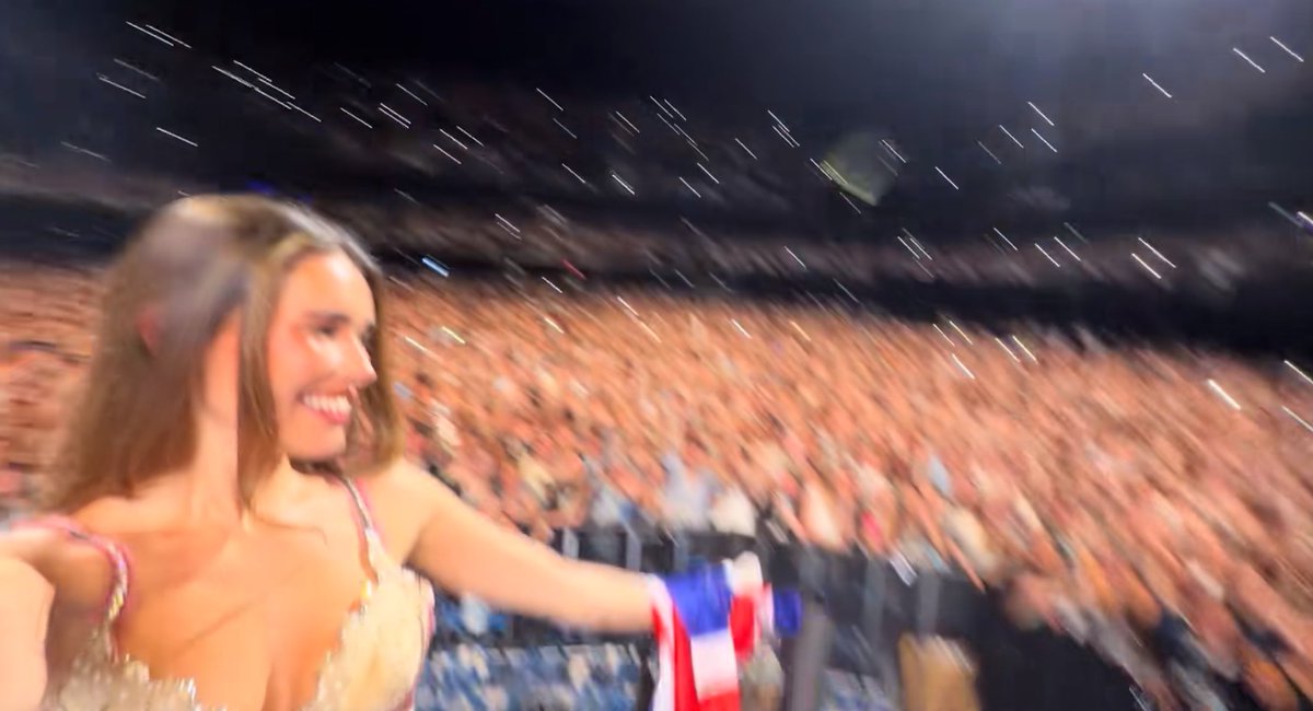 madisonandmorty's tweet photo. there is nothing better than see her smile like this i SWEAR https://t.co/KRxnjliKlp