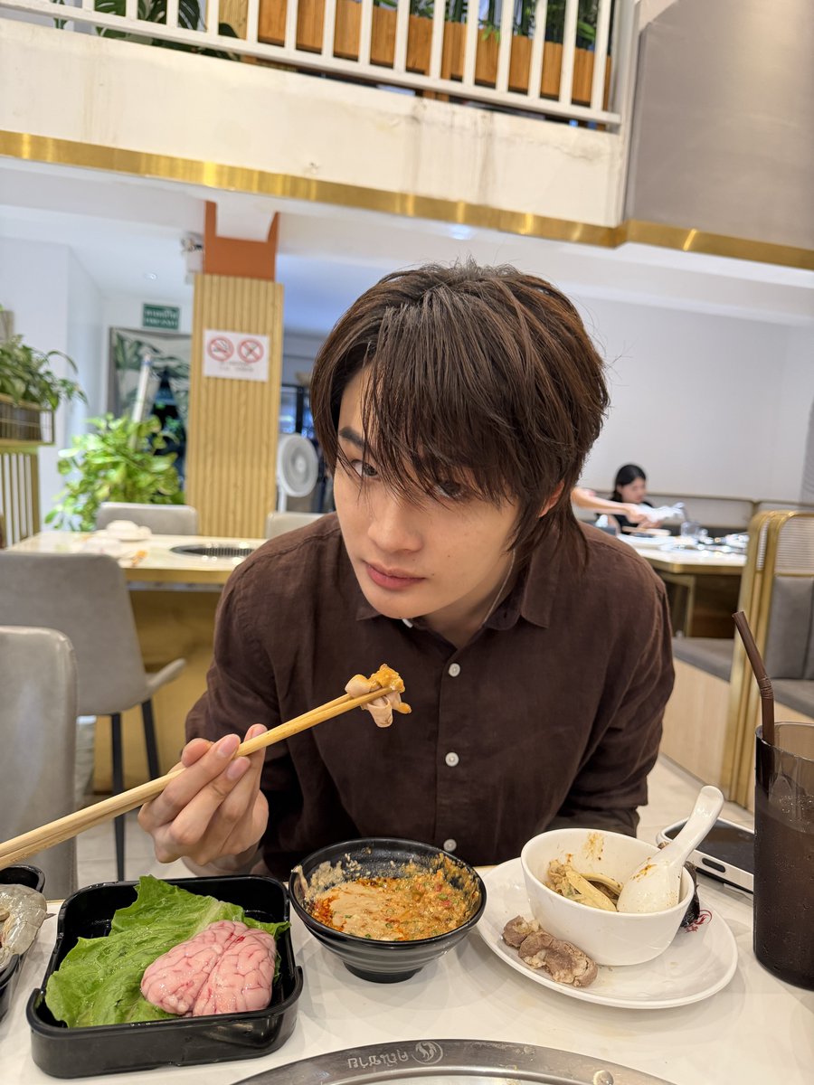 tanburanrat's tweet photo. น้องชายเม้าเยอะแล้วหมดแรง หิวข้าวครับ55555555 @forgoodfocus 

#PILOTLUSTTheSeries https://t.co/FiBW1aJm1e