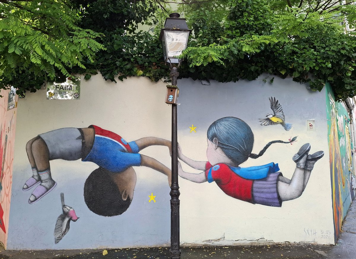 BenoitSmerecki's tweet photo. Les enfants de Seth célèbrent la victoire du Paris SG , en Ligue des Champions 2026 et la deuxième étoile, à la Butte-aux-Cailles. 
Place de la Commune-de-Paris
Paris 13e arr.
Métro Corvisart
#Seth https://t.co/RBc1vG89wd
