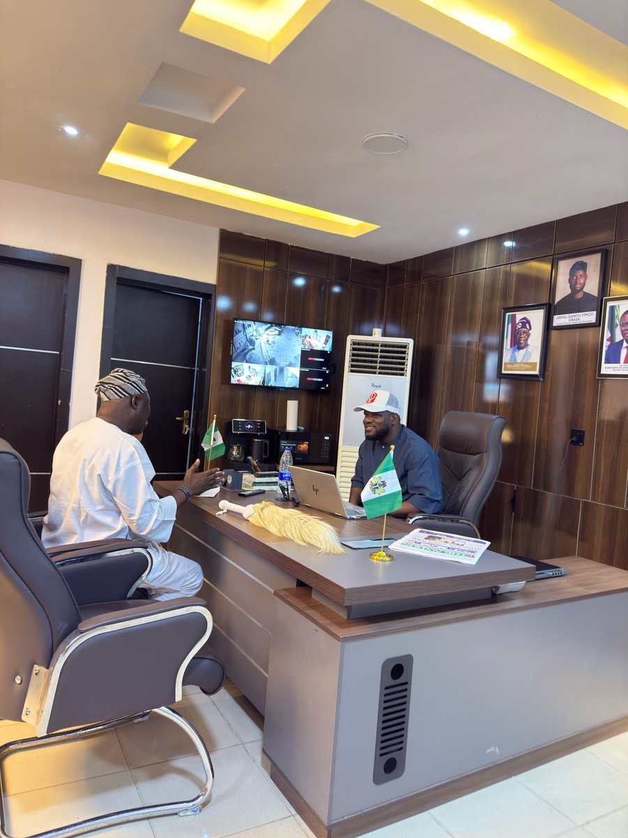 HonWallington's tweet photo. It was a great honor to receive His Royal Majesty, HRM Oba Surv. Latif Oladimeji Egbeyemi, Ologba of Ogba Kingdom, on a courtesy visit yesterday evening. 

Your Majesty’s wisdom, leadership, and commitment to community development are truly inspiring. We deeply appreciate this visit and the royal blessings.

Thank you for strengthening the ties between Ogba Kingdom and Agege.

#OlogbaOfOgba #RoyalVisit #Agege #TraditionalRoyalty
