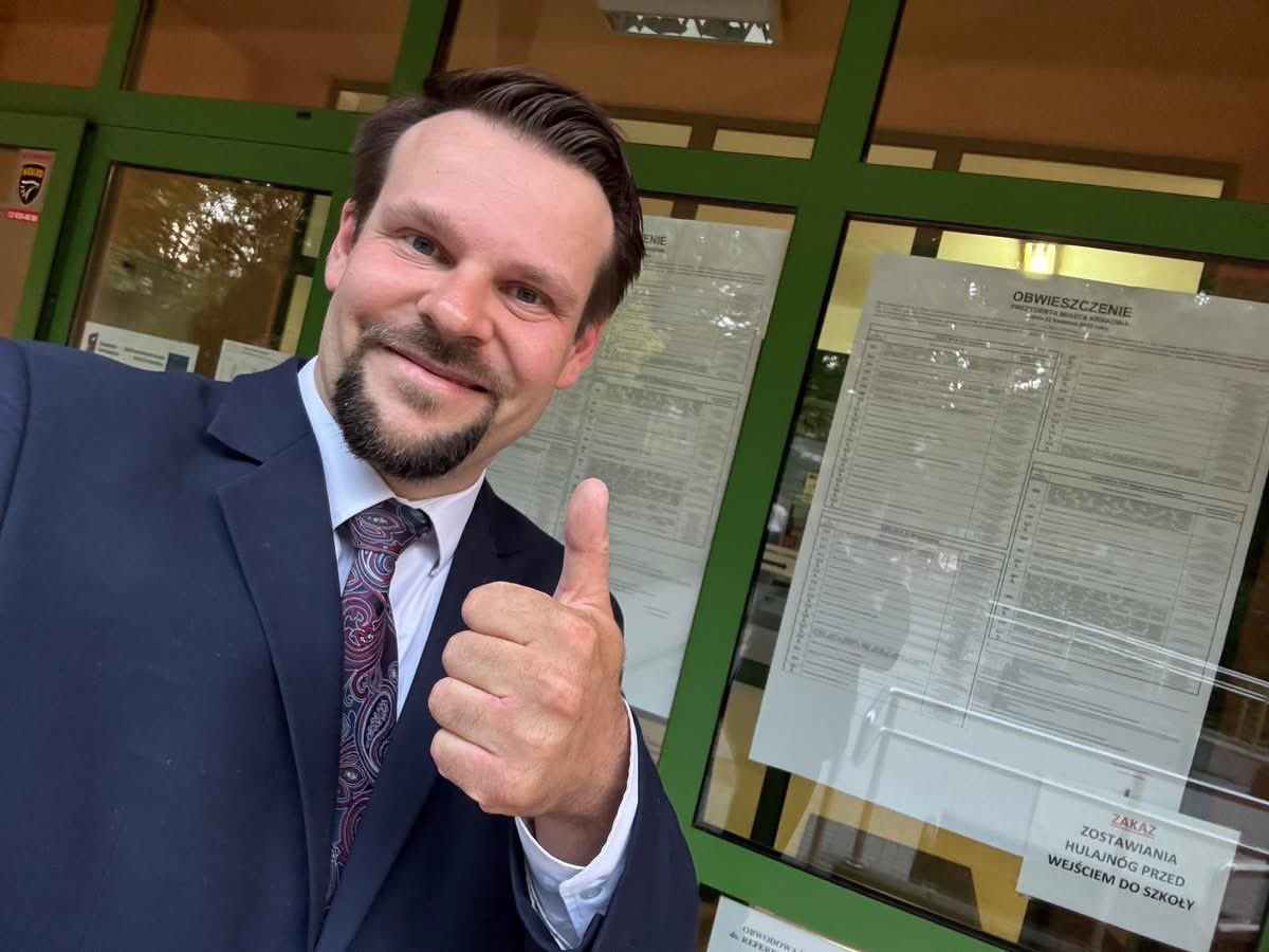 BeataSzydlo's tweet photo. Michał Drewnicki kandydatem PiS na prezydenta Krakowa! To bardzo dobry dobór kandydata, @MichalDrewnicki jest pracowitym, oddanym sprawom mieszkańców człowiekiem. Takiego prezydenta Kraków potrzebuje! Damy radę! https://t.co/XvqxqIHpch