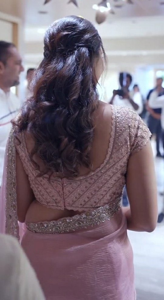karthiGROW's tweet photo. #priyabhavanishankar latest in a shop opening…. She is stunning as usual such a cutie pie 
Thread 🧵 https://t.co/TtUhRsMfLK