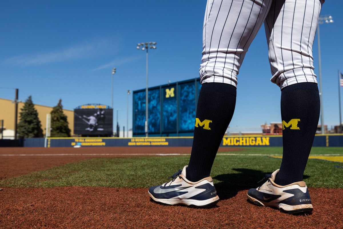 umichsoftball's tweet photo. Our favorite letter. 〽️ https://t.co/WYbDBRZ4gA