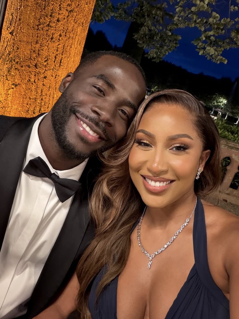 tiphe_j's tweet photo. I love fine couples, couples that smile like this last longer! So smile with your partner today!!! https://t.co/mWCjULgNIv
