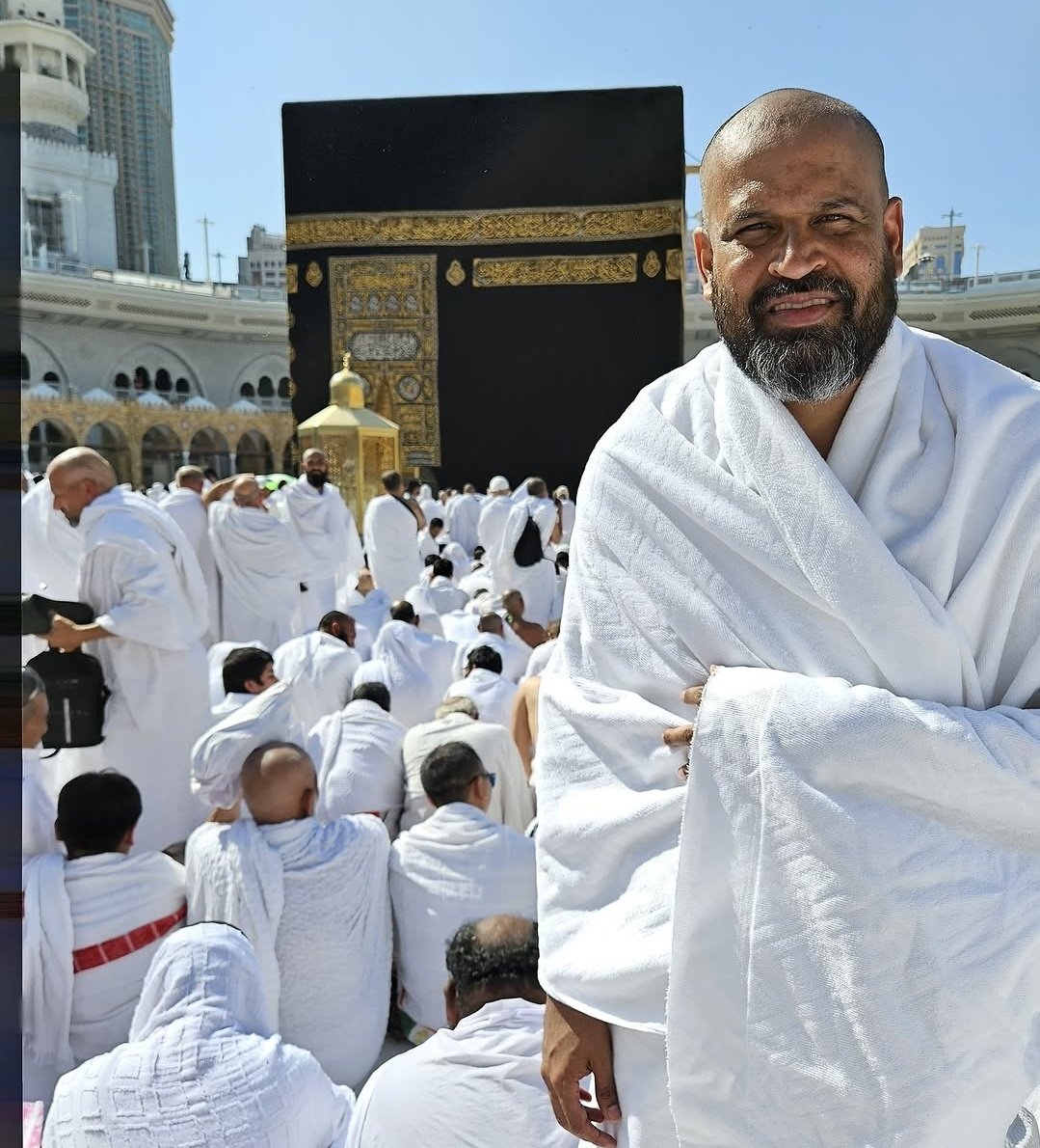 SaffronChargers's tweet photo. Many Muslim cricketers and former cricketers, such as Mohammad Siraj, Irfan Pathan, and Yusuf Pathan, have visited Macca for Hajj. 
Liberals never seemed to have a problem with that, nor did they oppose them for it.

However, after winning the IPL trophy, Virat Kohli visited Premanand Maharaj in Vrindavan along with his wife Anushka Sharma, and many liberals started attacking them.

They are targeting Virat Kohli and also targeting his wife Anushka Sharma.

Indian liberals have fallen to a very low level. They oppose only Hinduism and those who promote or openly follow the Hindu faith.