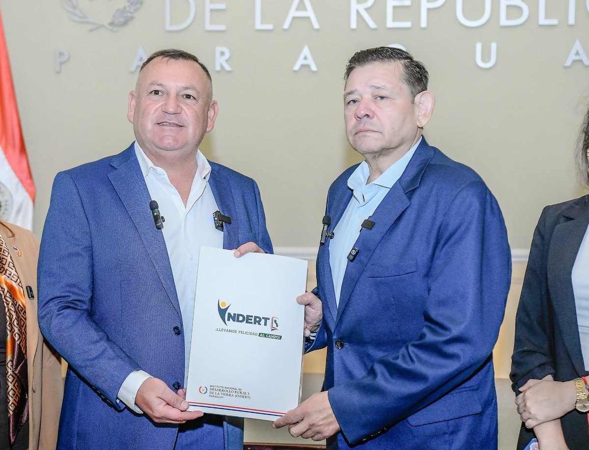 AllianaPedro's tweet photo. Excelente noticia para mí querida Pilar
Nos reunimos con Francisco Ruíz Díaz @IndertPy y el gobernador Víctor H. Fornerón para coordinar la construcción de un espacio recreativo de 3 ha. en Pilar. El INDERT transferirá el inmueble para esta obra de USD 5 millones de inversión. https://t.co/V3sOBH9lZM