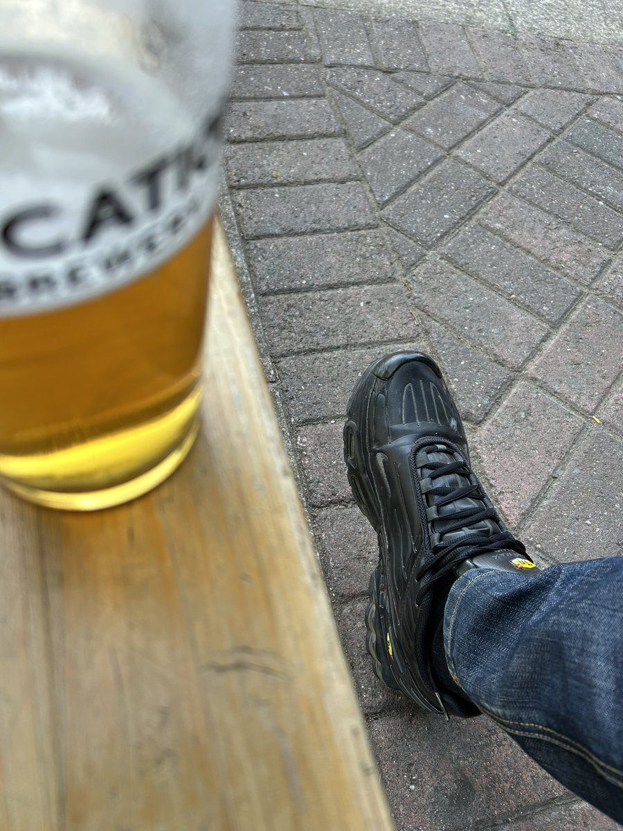 Chavmaster1's tweet photo. Beer needs paying for, then you can sniff and lick my TNs.  Get into throne boys. https://t.co/VTSD8Nkjp0