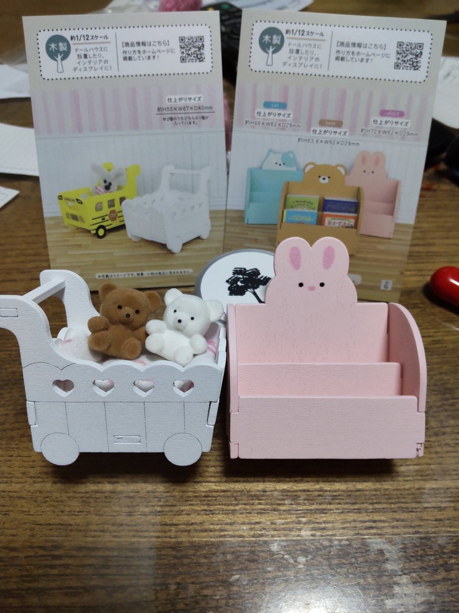 HmDullindal's tweet photo. リアで買ったものを組み立てました😉
木製で出来てるのですが組み立てが固い😣‼️
多分、塗料分厚くなってるんでわないかと思うのですが🤔
力入れて組んだら右端割れました😭
めだたないから良いや😁

#セリア https://t.co/3OWWN5bRxC