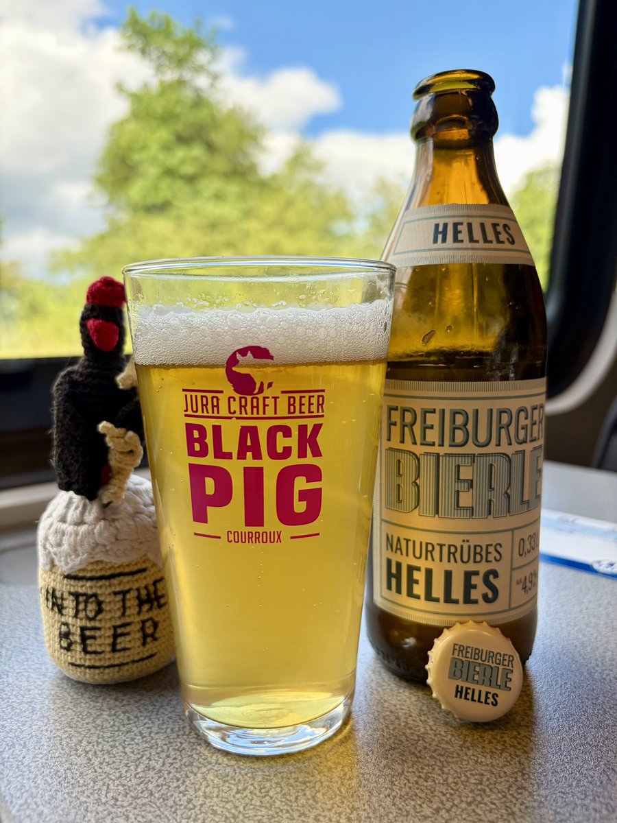 IntoTheBeer's tweet photo. 🇩🇪 Merci aux supporters du Servette FC qui me ravitaillent en nouvelles bières dans les wagons et on enchaîne avec une « Freiburger Bierle Naturtrübes Helles », une bière de style Helles Lager à 4.9% Vol. Alc. brassée par la Brauerei Ganter située à Freiburg, Baden-Württemberg. https://t.co/8PUw3t6jzl