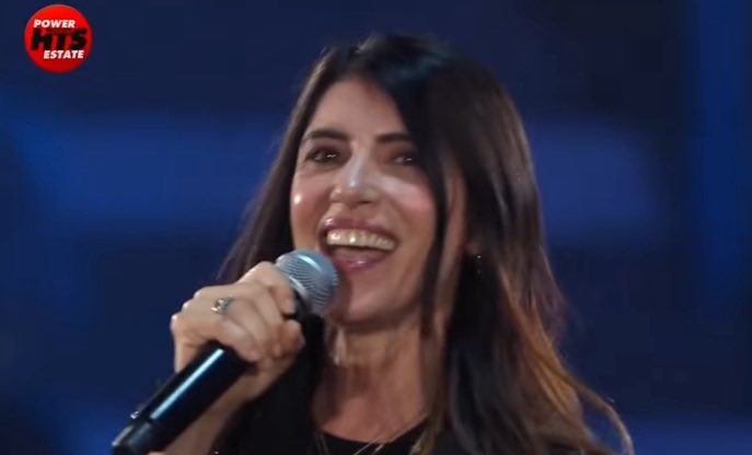 Sari_bbri's tweet photo. Scelgo ciò che mi fa star bene, scelgo la musica, “spengo la paura di rimanere sola”… la forza che anche tu mi hai dato💙 https://t.co/tZoIfDf6Ij