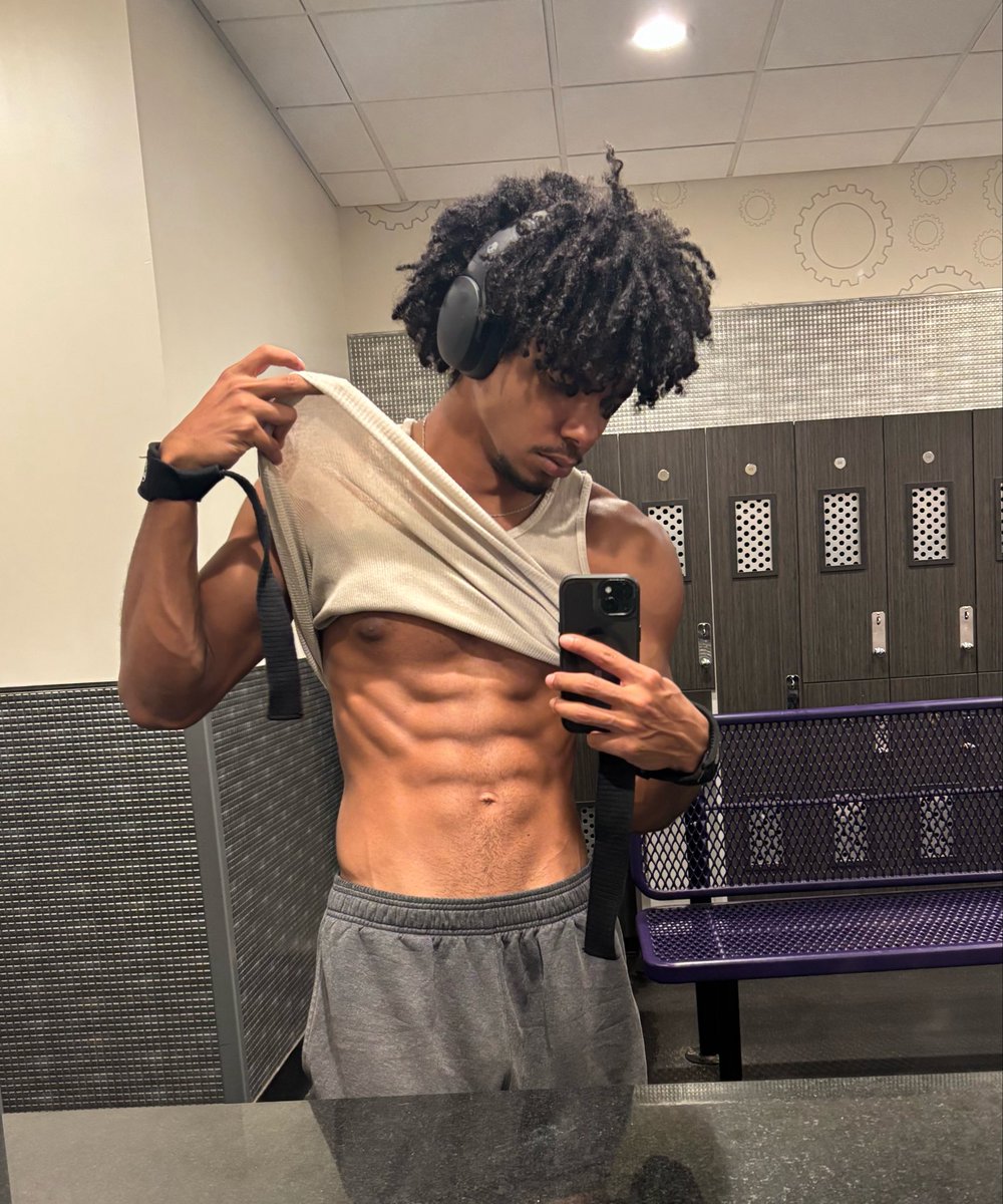 yyfeitan's tweet photo. I need a gym partner :(
#straight #model #nsfw #gym
#freak #sexy #chudai #nsfwtwt 
#biceps #abs https://t.co/EbJvpFizbb