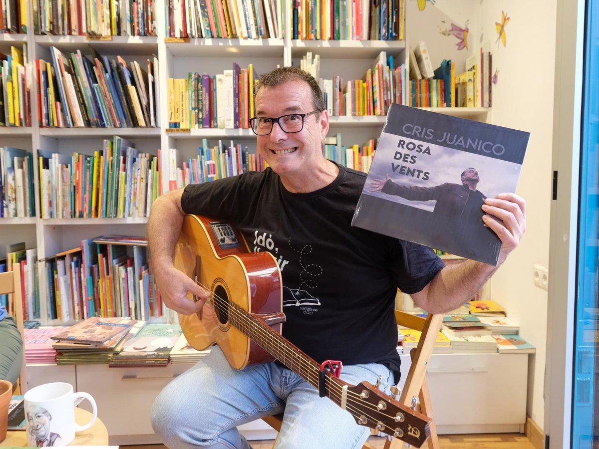 HelenaMoAlegret's tweet photo. Vaig oblidar-me d compartir la galeria de fotos📸 d Juan Miguel Morales d la cloenda del Llibresons Primavera d dijous passat amb @crisjuanico a la @_atzavara 📚🎶 i és un bon record | https://t.co/RGYBhvEA7n https://t.co/gniIguKTPW https://t.co/I8sHDb2qon