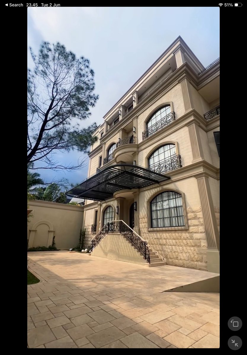 tuisney's tweet photo. transisi rumah tasya farasya selama 6 tahun, before afternya bikin gue sadar kalo cewe ga butuh2 bgt sm cowo https://t.co/8NYHNyWH6z