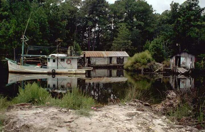 sjgiardini's tweet photo. shrimp boat in bayou la batre, alabama... https://t.co/FCdwRReePH