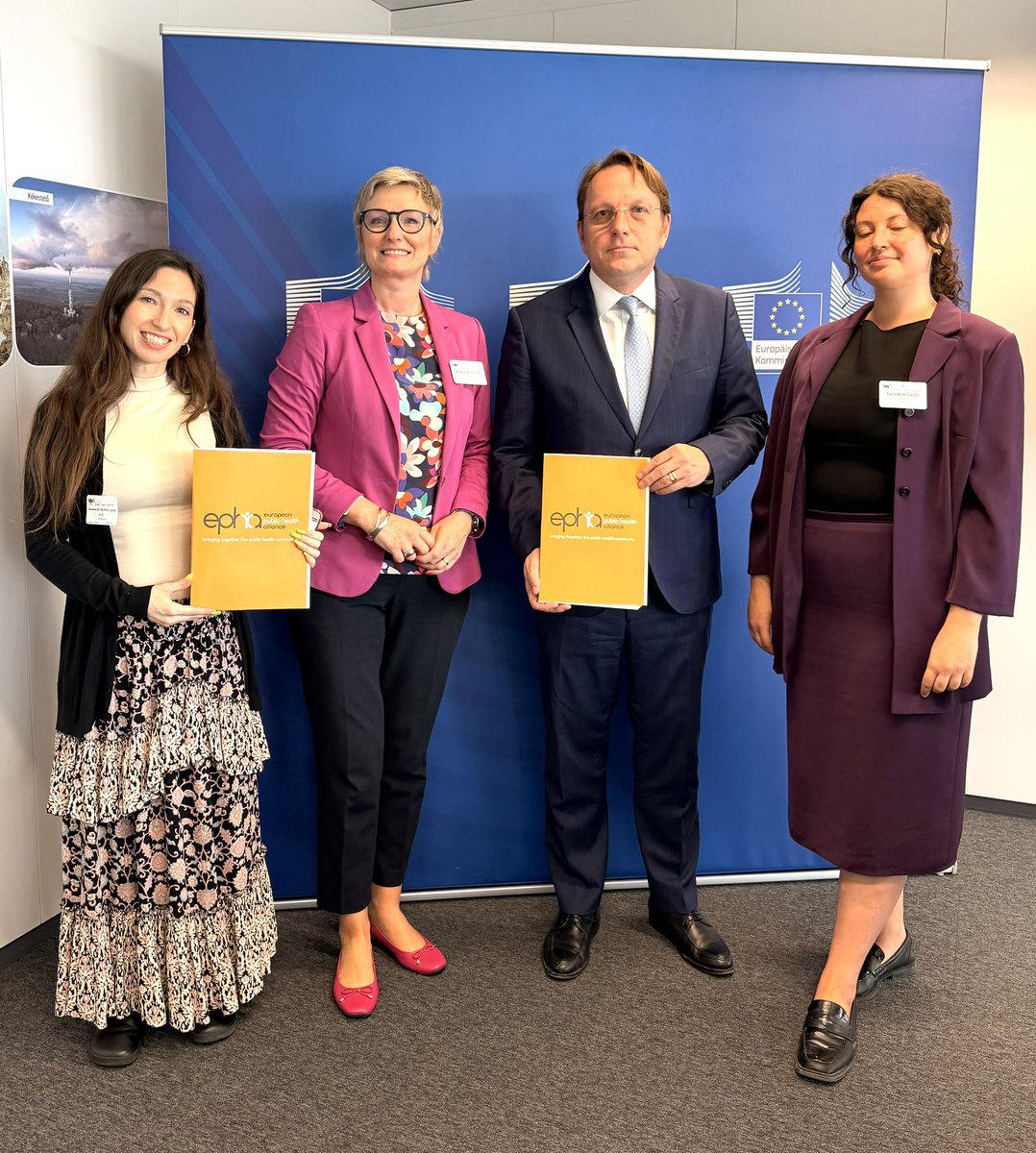 OliverVarhelyi's tweet photo. Good meeting with Milka Sokolović, Director General of the @EPHA_EU.

The name of the game is prevention across borders and breaking silos.

To achieve better health outcomes, we will work together to adress health determinants, incl. ultra-processed foods, tobacco and nicotine. https://t.co/JE4TGKeXUc