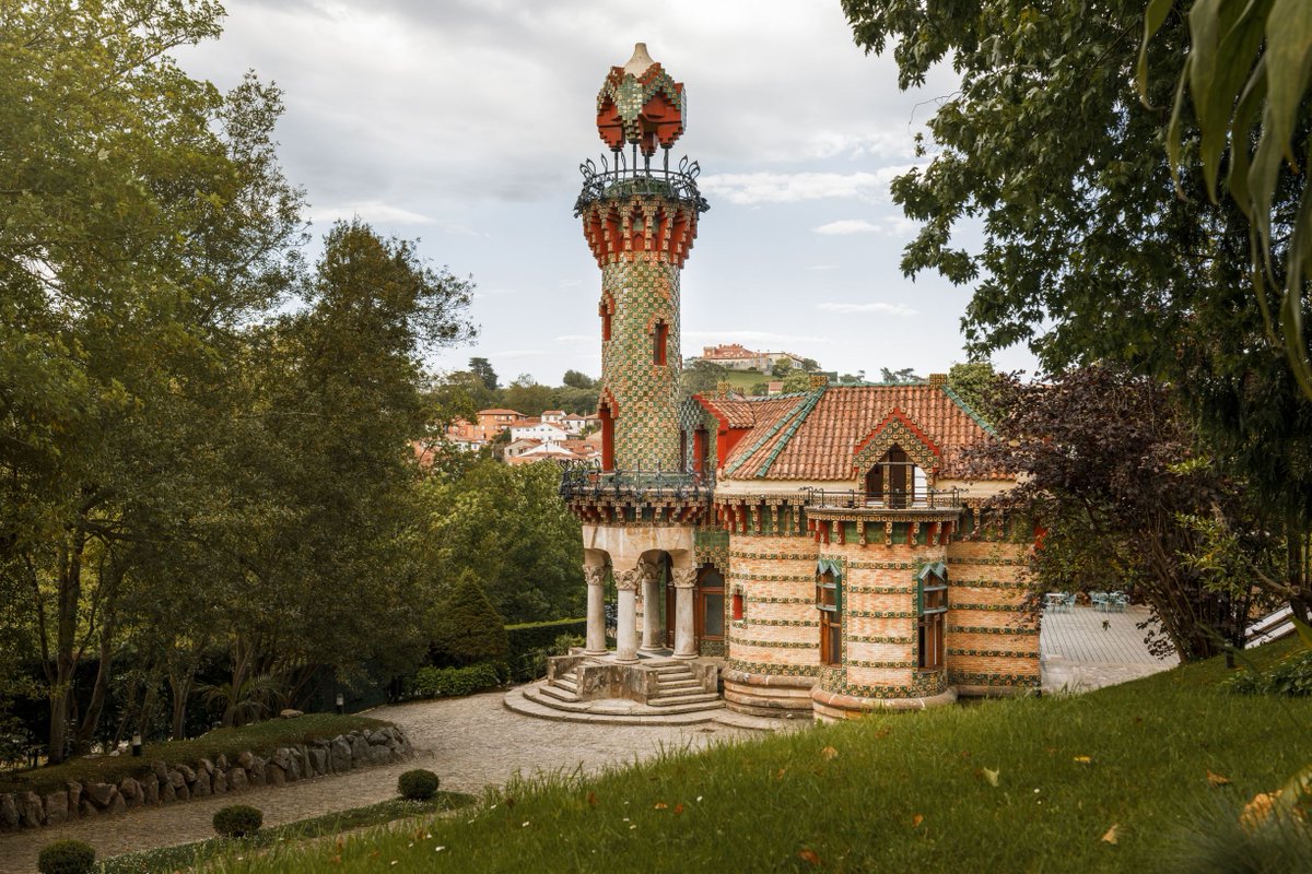 SpainInCanada's tweet photo. #TheGaudíRoute connects Comillas, León &amp; Astorga through the works Gaudí created outside Catalonia🏛️ A unique cultural journey filled with heritage and exclusive spaces.

👉https://t.co/LGTO1l18t2

#VisitSpain #ThinkYouKnowSpain #SpainCulturalHeritage #SpainArt
@VisitCantabria https://t.co/ZECZG4Ia5i