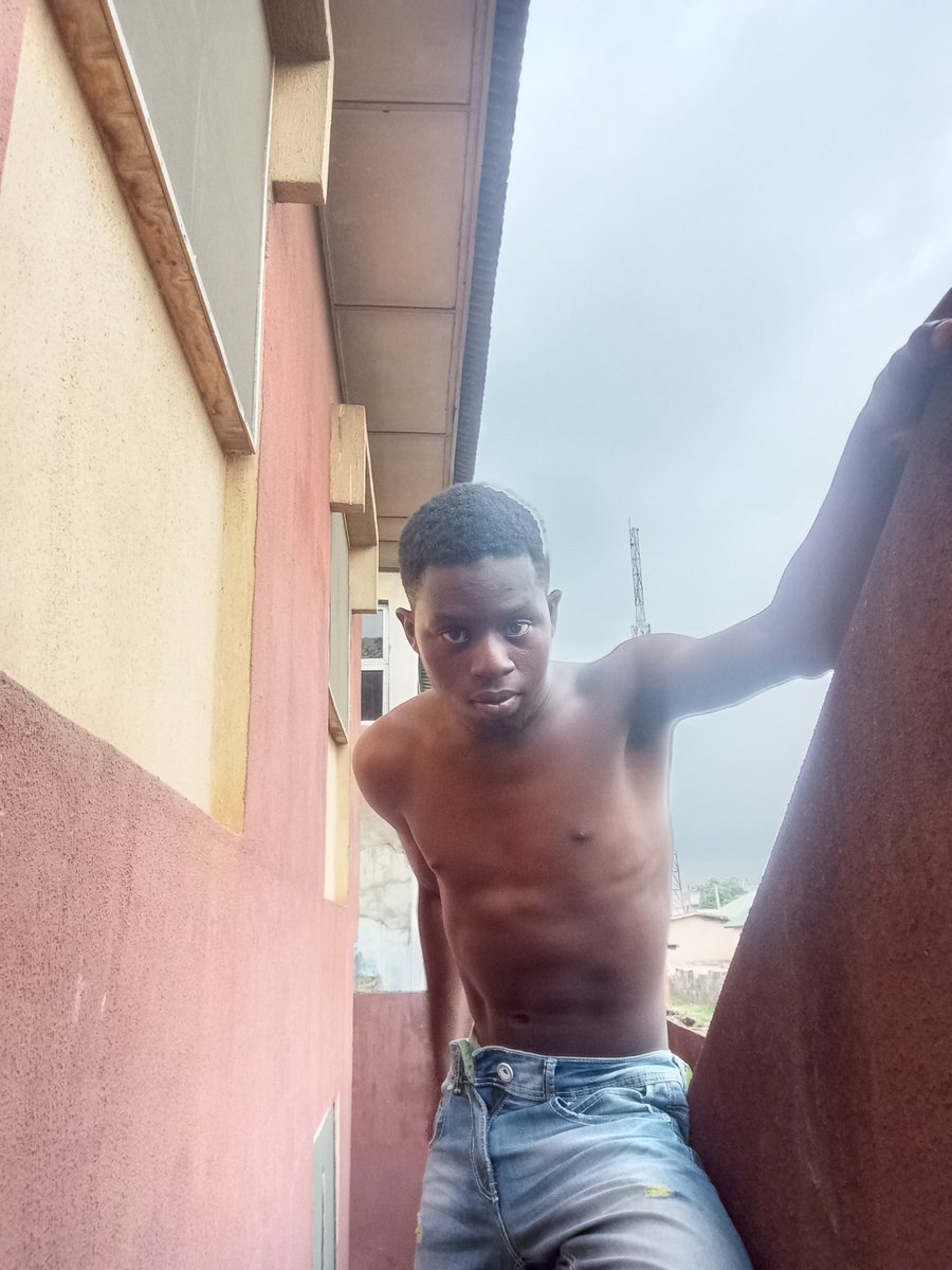 onlymatrixz's tweet photo. He is 10\10 and he got a six packs https://t.co/AfN4tkYS7R
