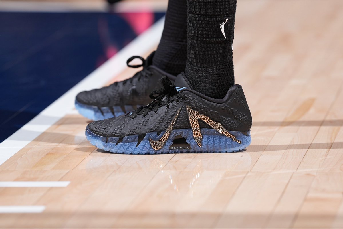 SLAMKicks's tweet photo. Nothing new here, just the W rocking heavy with the Nike Ja 3 🫡 https://t.co/LsOMMU2iKF
