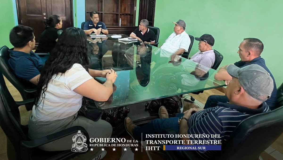 IHTT_HN's tweet photo. Con el objetivo de fortalecer la coordinación institucional, abordar temas de ordenamiento del servicio y promover el cumplimiento de la normativa vigente en beneficio de los usuarios, el delegado regional de la zona sur del IHTT, Iván Campos, se reunió con concesionarios. https://t.co/tzNnpeclyC