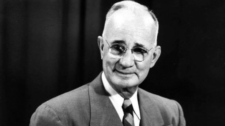 Wordofwise_'s tweet photo. “It takes half your life before you discover life is a do-it-yourself project.”

— Napoleon Hill https://t.co/3NGfgR95Ez