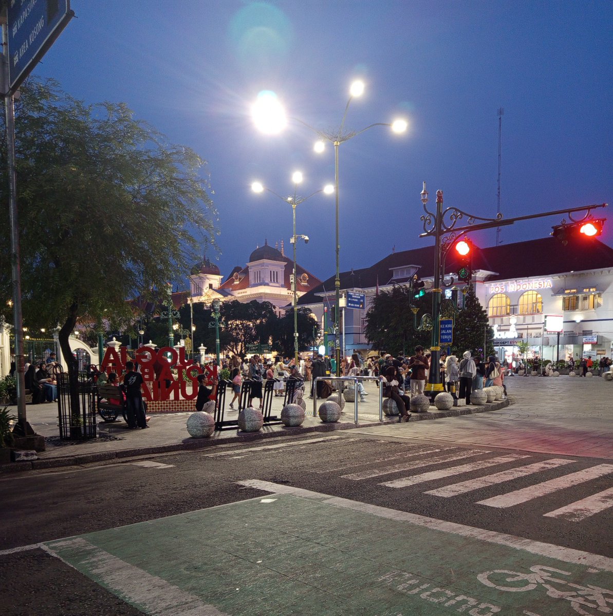 roxckstare's tweet photo. when lu foto ngasal tapi lu di jogja. https://t.co/0X5l45aDha