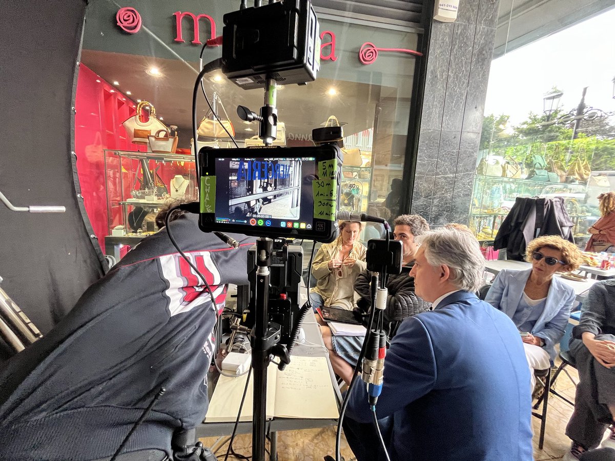 lariojaorg's tweet photo. 🎬El consejero @JLPerezPastor ha visitado el rodaje de la película 'El Futuro Testamento' del director Velasco Broca. https://t.co/Bs2NWHTkui