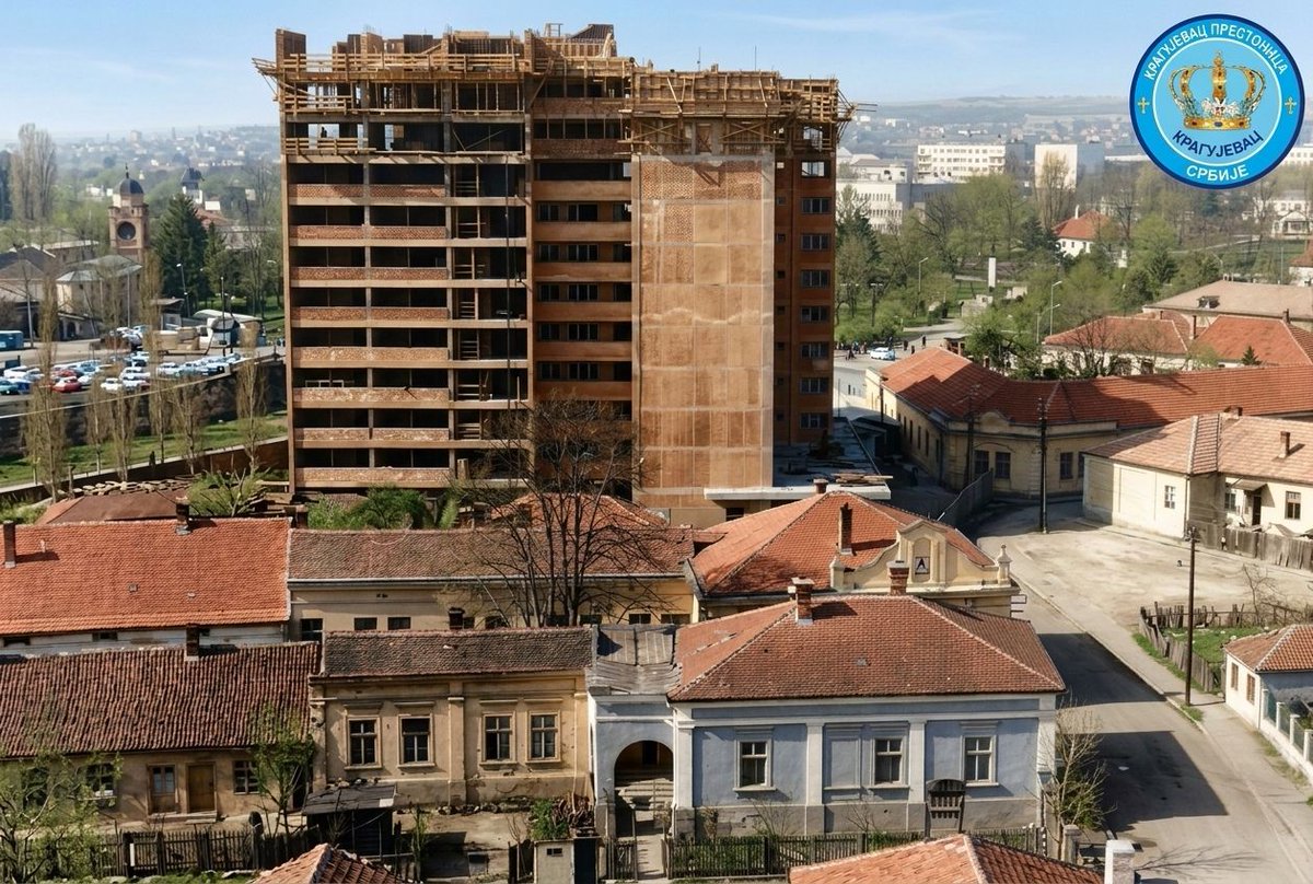KGPrestonica's tweet photo. Заставин солитер у изградњи #kragujevac #kragujevacprestonica #starikragujevac #mirkočikiriz #zastava https://t.co/9ewA4Ezgsj