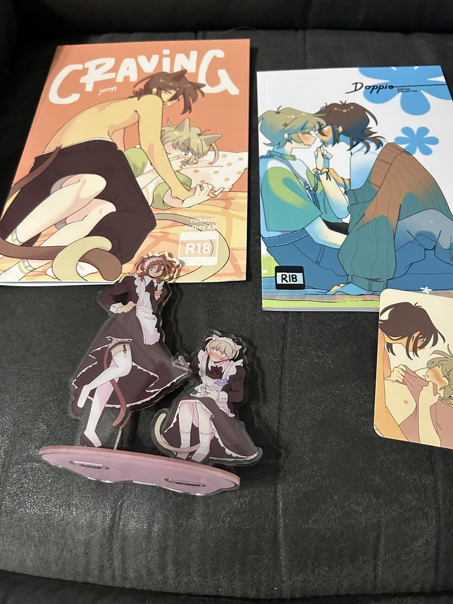 IcyThePure's tweet photo. @julie__egg THANK YOU SO MUCH EVERYTHING IS SO CUTEEEE!! BEST BIRTHDAY GIFT https://t.co/WSyRJdsdHa