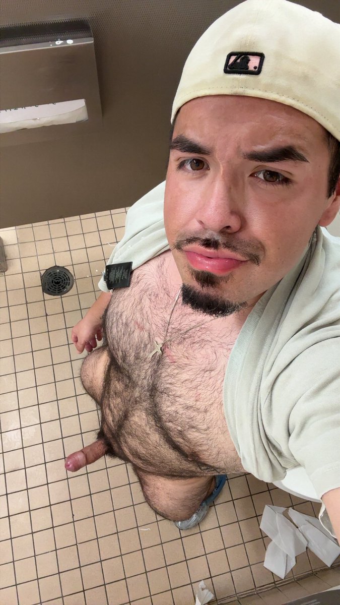 hairyybottomm's tweet photo. Always so horny at work 😅🤤 https://t.co/MRy3ptEUEi
