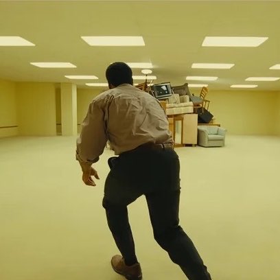 pretenciosoo's tweet photo. Backrooms 2026

" si miras fijamente al abismo, el abismo tambien te mira a ti " 

Nisiquiera una psicologa puede adentrarse tanto a los traumas de su paciente sin perder su propia cordura 

Incluso si "escapa"

El daño mental es irreversible e incurable https://t.co/RZVhM4eYNN