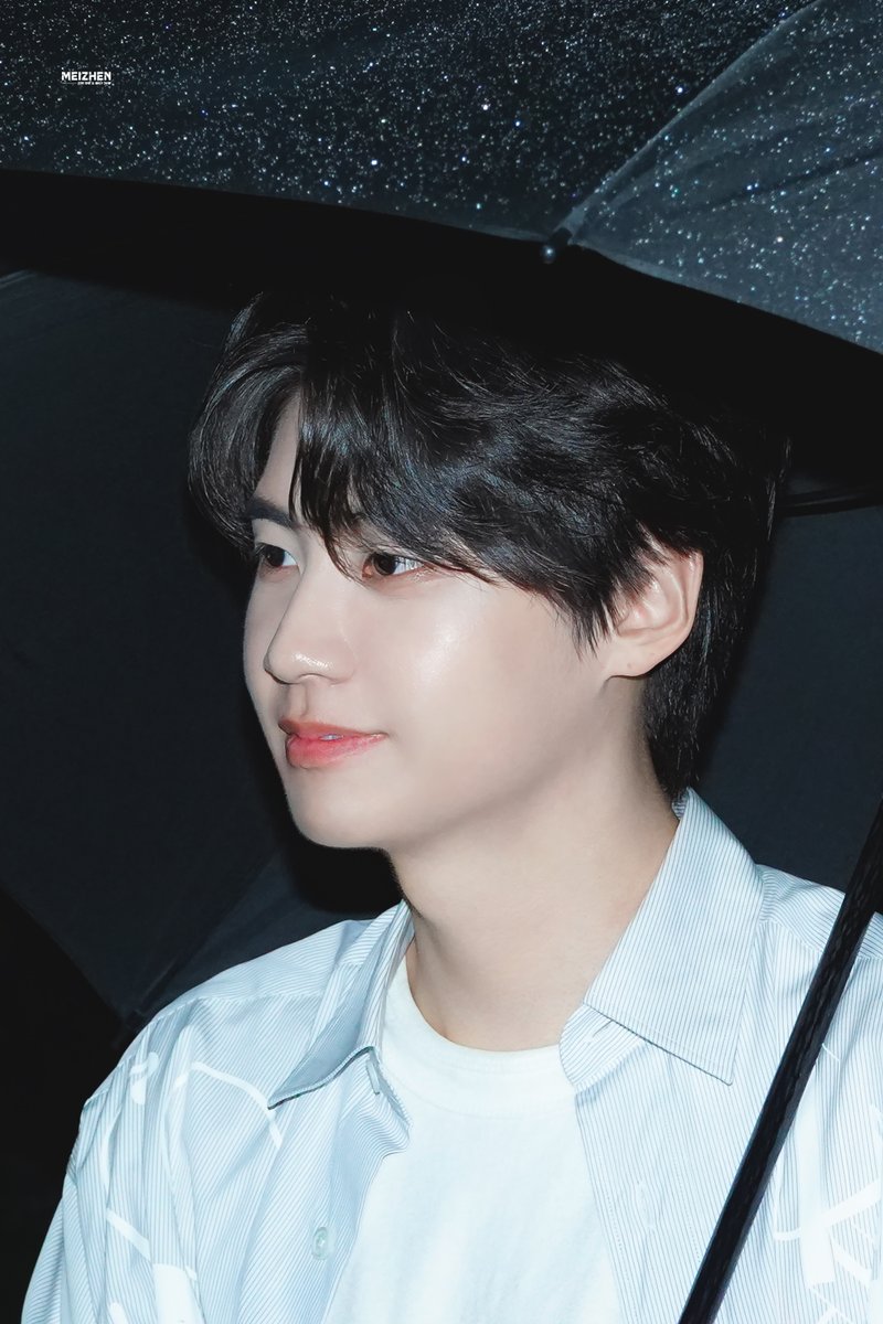MeiZhen_FORJH's tweet photo. 260527 러브게임 퇴근 

#이진혁 #LEEJINHYUK #브이태양 https://t.co/3tAkDy1Lf3