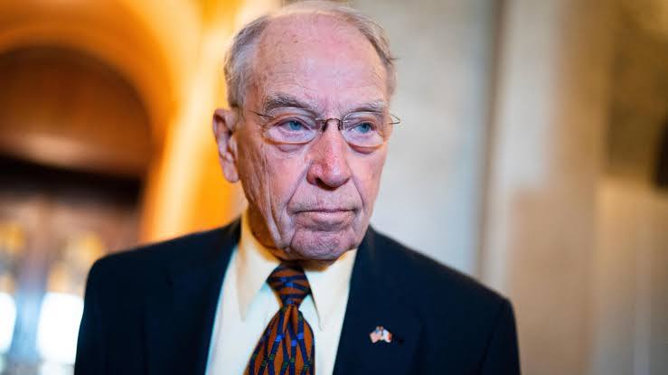 PollTracker2024's tweet photo. Washington Examiner: Senator Chuck Grassley (R-IA) when asked if he plans to run again in 2028 

"Ask me in a year from now."

Grassley is currently 92 years old. https://t.co/Vj8S00MrVy
