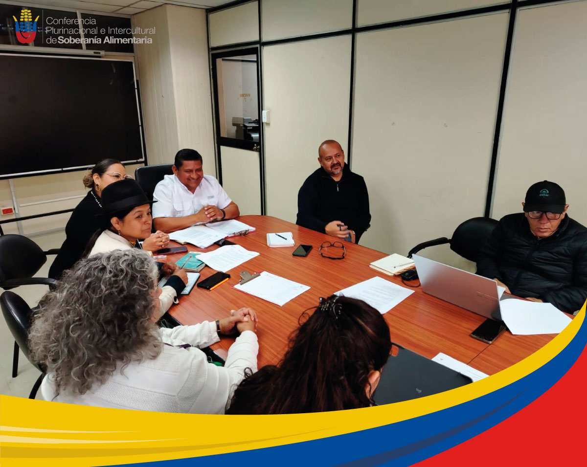 Copisaec's tweet photo. Participamos en una reunión interinstitucional junto al @CNIPN_ECUADOR @DHumanoEc @Ecuadorencifras @Salud_Ec #SGDPN y #SEIBE para evaluar avances y fortalecer los compromisos de la Carta Compromiso orientada a prevenir y reducir la DCI en el Ecuador.
#SoberaníaAlimentaria https://t.co/iU02urUKEz